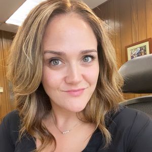 Meet your Posher, Elizabeth